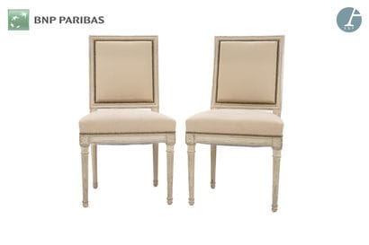 Suite of 5 chairs in molded wood and carved...