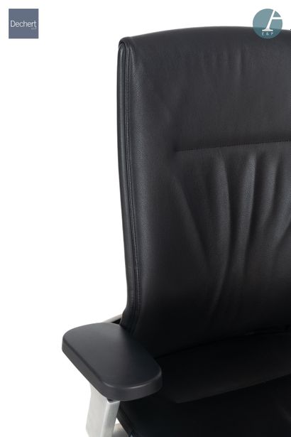 WILKHAHN Publisher

An armchair, metal base...