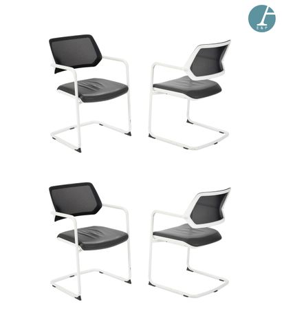 STEELCASE
Ensemble de quatre chaises en plastique...