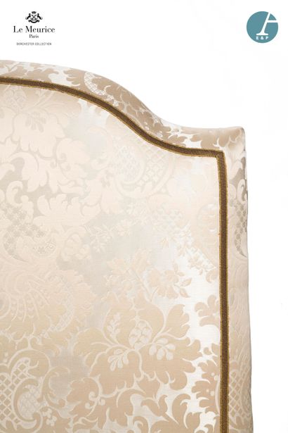 En provenance de l'Hôtel Le Meurice.
Tête...