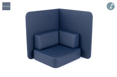 WIESNER HAGER Publisher

Corner sofa in navy...