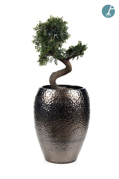 Large high curved vase in enamelled iridescent...