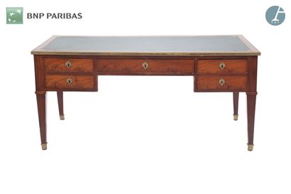 Natural wood and mahogany veneer pedestal...
