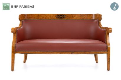 Suite de deux bergères, deux chaises et un...