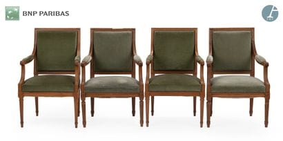 Suite de quatre fauteuils en bois naturel...