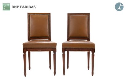Paire de chaises, garniture en cuir marron
Style...