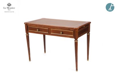 En provenance de l'Hôtel Le Meurice.
Bureau...