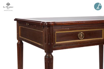 En provenance de l'Hôtel Le Meurice.
Bureau...