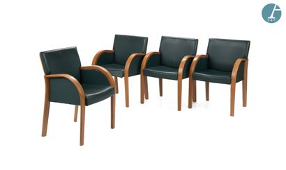 4 chaises en bois, garniture de cuir bleu...