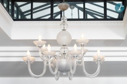 Lustre en cristal, plafond de coupe semi-sphérique,...