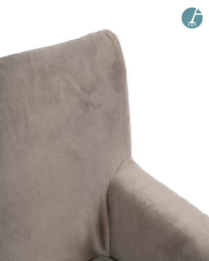 Paire de fauteuils entièrement garnis de...