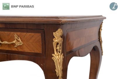 Bureau plat en bois de rose et amarante,...
