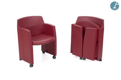 Ensemble de quatre fauteuils aux accotoirs...