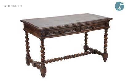 From Les Airelles - Val d'Isère
Desk in molded...