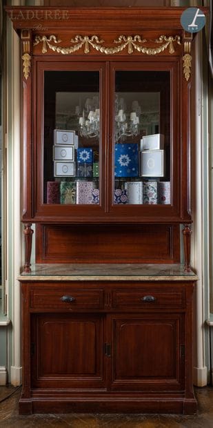 En provenance de la Maison Ladurée - Chocolaterie

Paire...