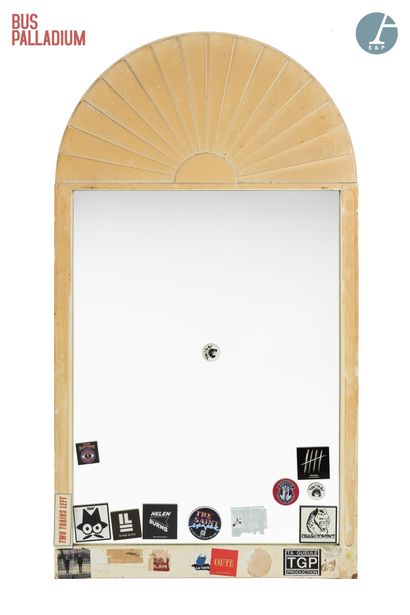 En provenance du 1er fumoir du Bus Palladium



Miroir...