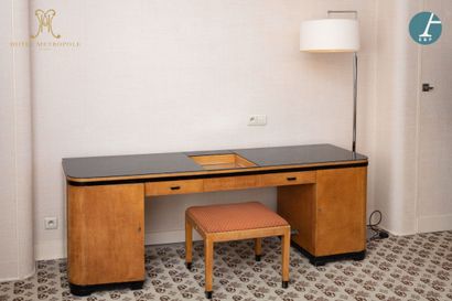 From the Metropole Hotel (Brussels): 
Complete...