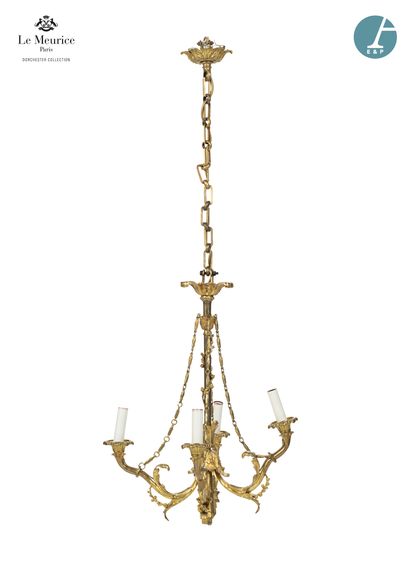 En provenance de l'Hôtel Le Meurice.
Lustre...