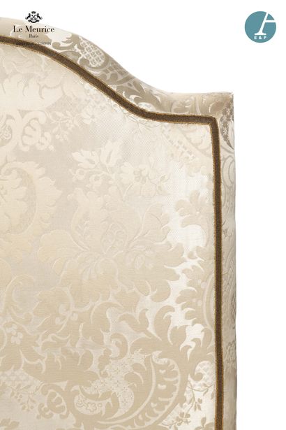 En provenance de l'Hôtel Le Meurice.
Tête...