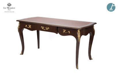 En provenance de l'Hôtel Le Meurice.
Bureau...