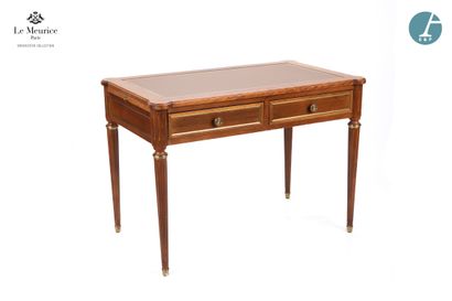 En provenance de l'Hôtel Le Meurice.
Bureau...