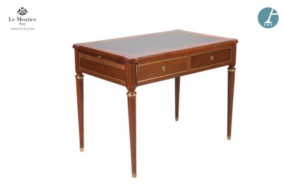 En provenance de l'Hôtel Le Meurice.
Bureau...