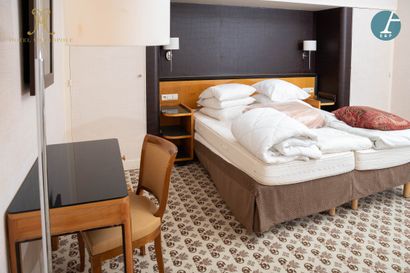 From the Metropole Hotel (Brussels): 
Complete...