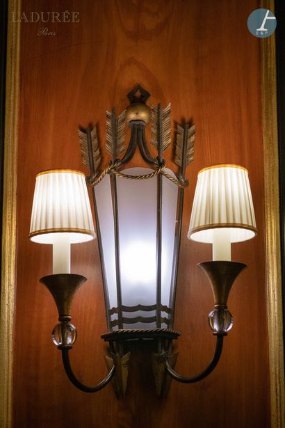 En provenance de la Maison Ladurée - Bibliothèque

Paire...