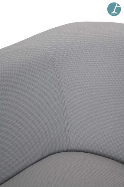 VITRA
Sofa, metal frame, light gray fabric...