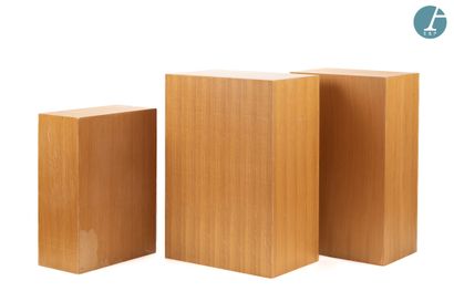 Ensemble de 12 sellettes en bois dont une...