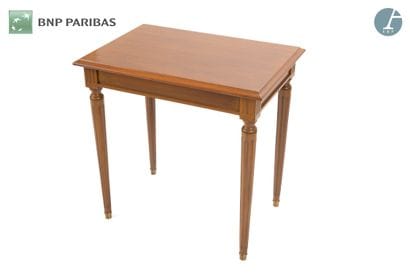 Table d'appoint en bois naturel mouluré et...