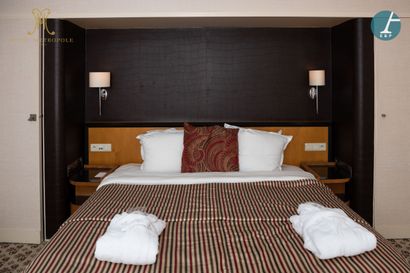 From the Metropole Hotel (Brussels): 
Complete...