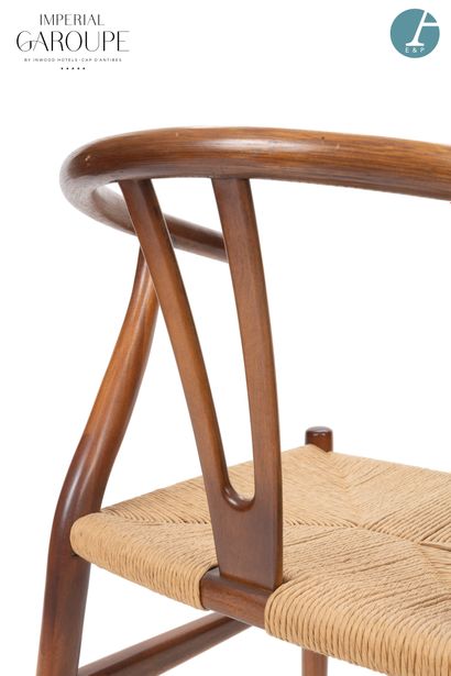 En provenance de l'Imperial Garoupe - Réception

Chaise...