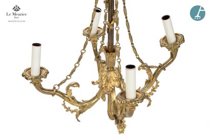 En provenance de l'Hôtel Le Meurice.
Lustre...