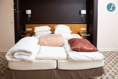From the Metropole Hotel (Brussels): 
Complete...