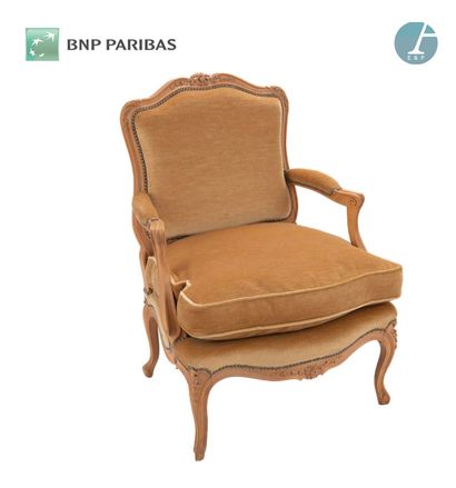 Armchair with the queen in natural wood molded...