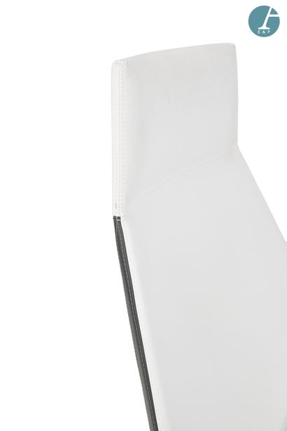 KASTEL 
Chaise modèle Kayak, structure en...