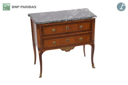 Rosewood and amaranth chest of drawers opening...