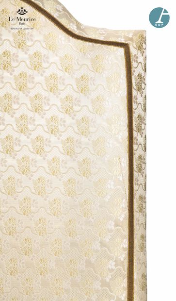 En provenance de l'Hôtel Le Meurice.
Tête...