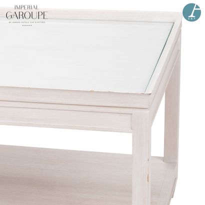 En provenance de l'Imperial Garoupe - Réception

Table...