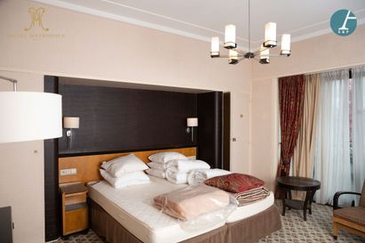 From the Metropole Hotel (Brussels): 
Complete...