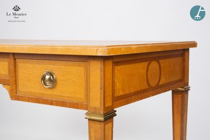 En provenance de l'Hôtel Le Meurice.
Bureau...