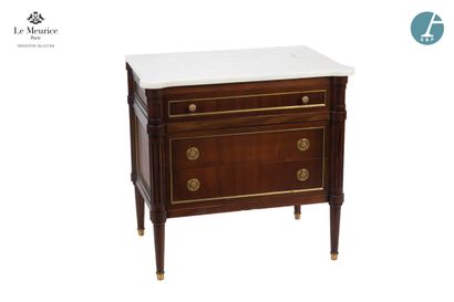 En provenance de l'Hôtel Le Meurice.
Commode...