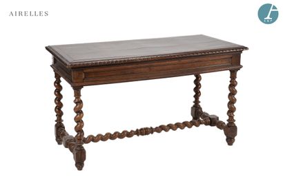 From Les Airelles - Val d'Isère
Desk in molded...