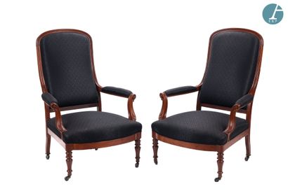 Paire de fauteuils dit « Voltaire » en bois...