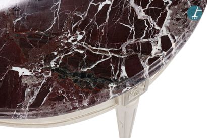 En provenance de l'Hôtel Le Meurice.
Table...