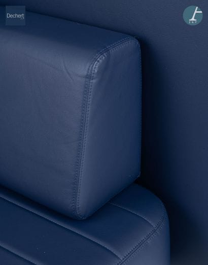 WIESNER HAGER Publisher

Corner sofa in navy...