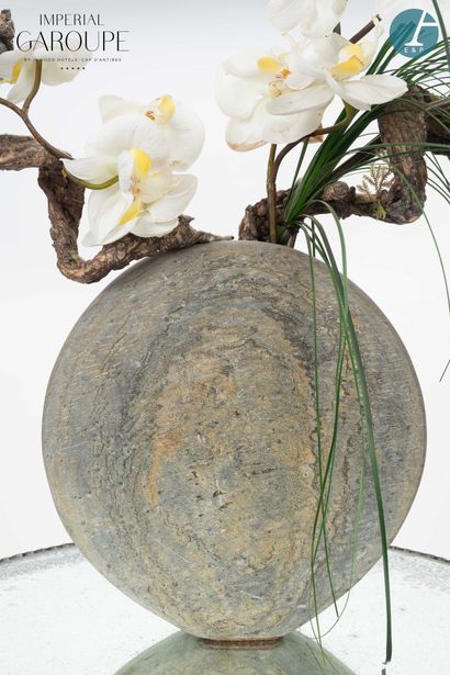En provenance de l'Imperial Garoupe - Réception

Vase...