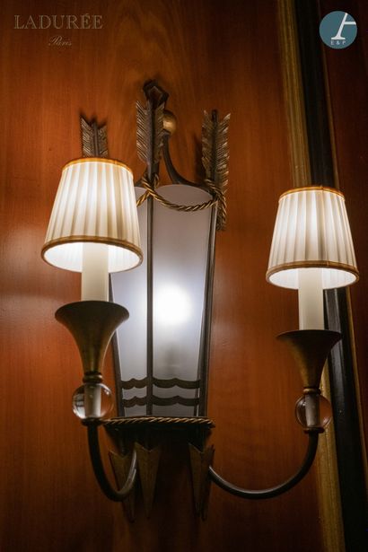 En provenance de la Maison Ladurée - Bibliothèque

Paire...