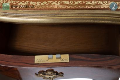 Flat desk in rosewood, the moving belt opening...